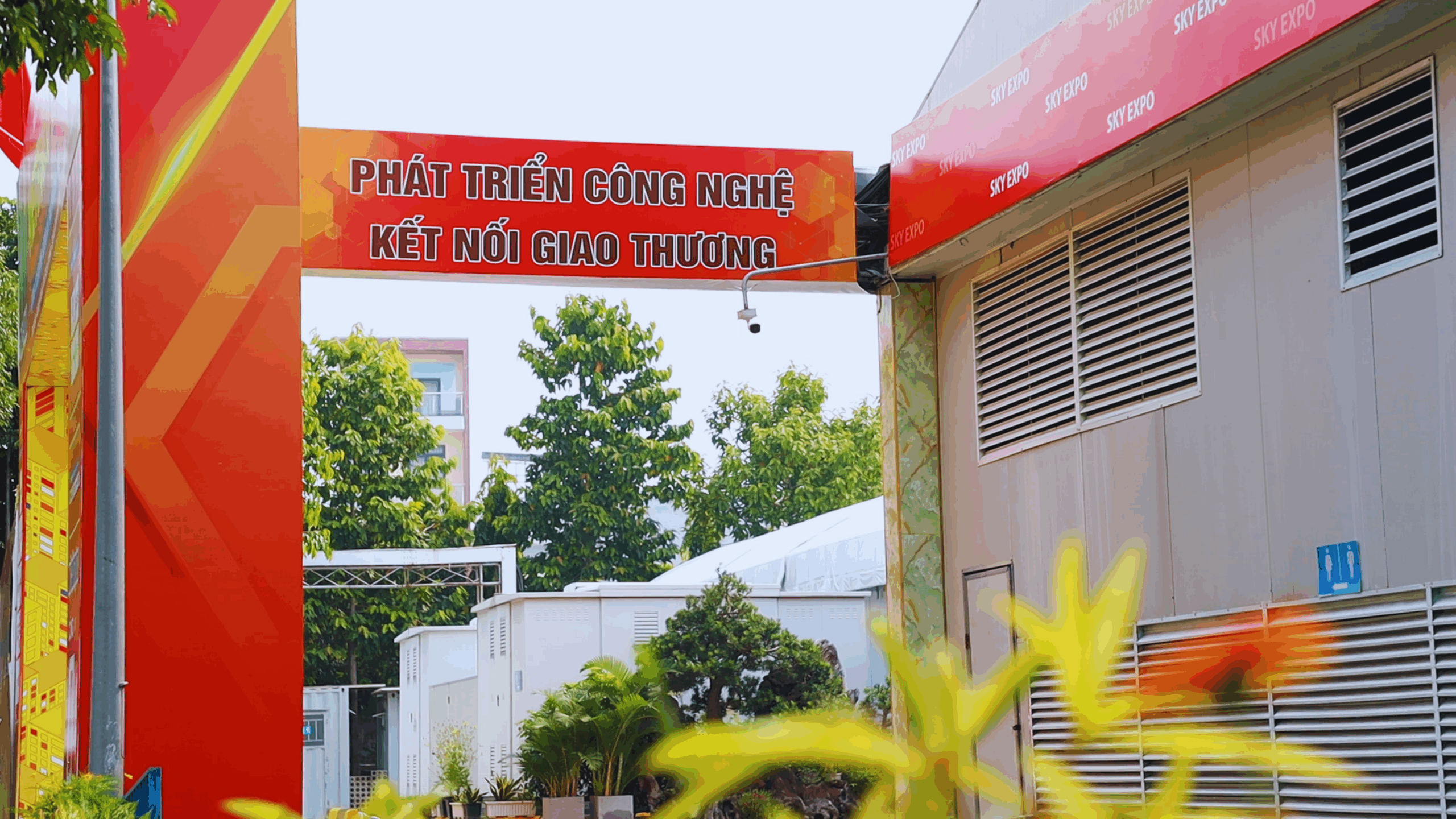 ben ngoai sky 6 scaled